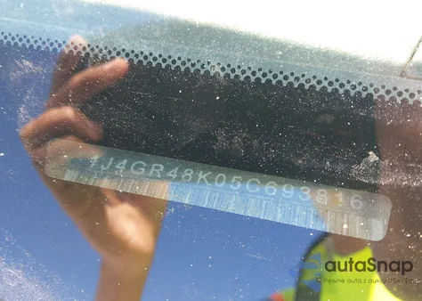 2005 Jeep Grand Cherokee Laredo z USA, uszkodzony, nr VIN 1J4GR48K05C693816